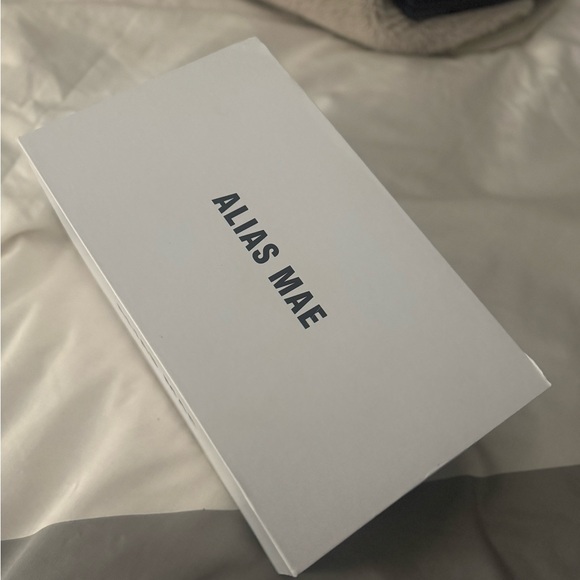 Alias Mae Ivory Satin Bow heels NIB size 38 (size 8) MEMORIAL DAY SALE! - Picture 6 of 7